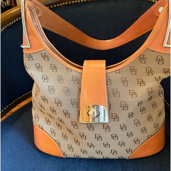 Dooney & Bourke Handbags - GORGEOUS VINTAGE DOONEY IN EXCELLENT CONDITION WAITING FOR YOU!